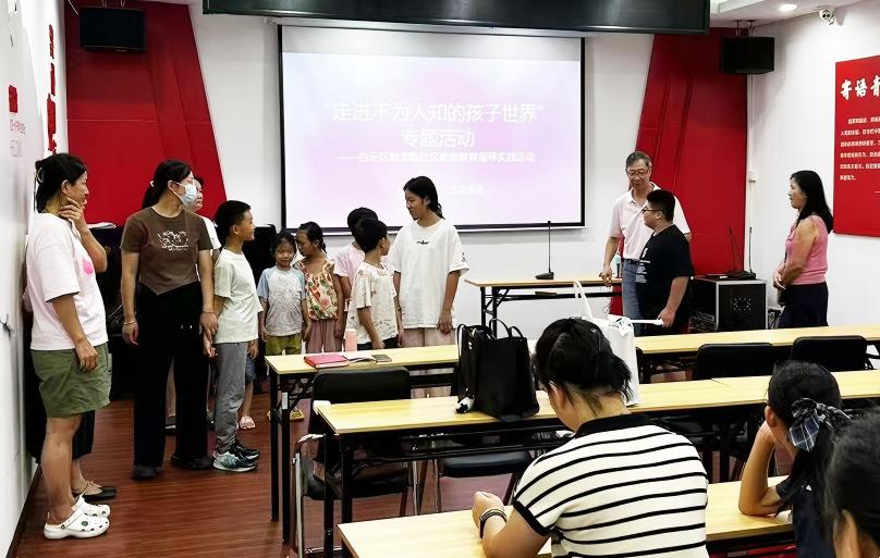 爱幸福：走进不为人知的孩子世界，打开了亲子的心扉 