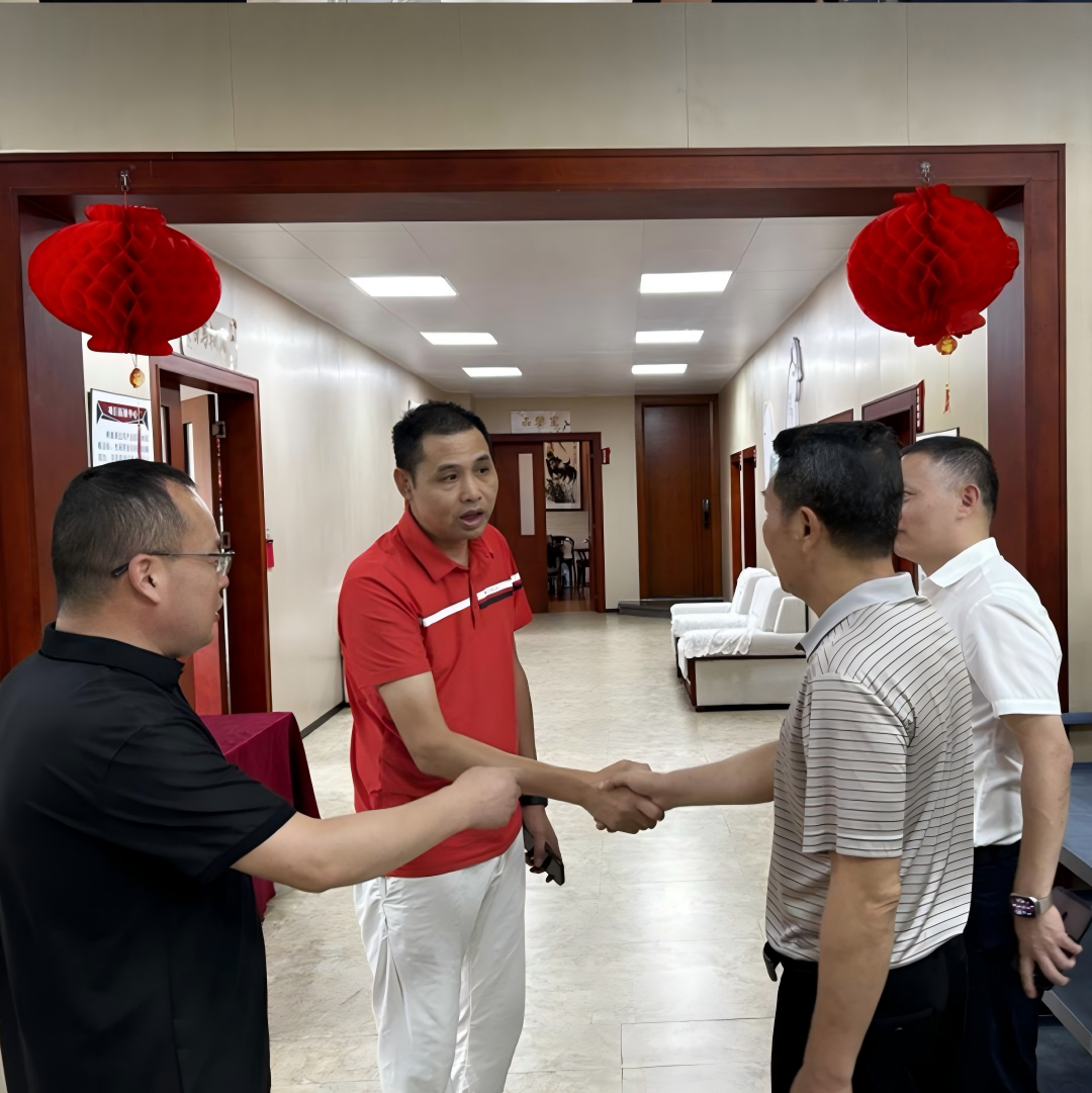 爱幸福管理层与相关部门的领导受邀参观东秀集团